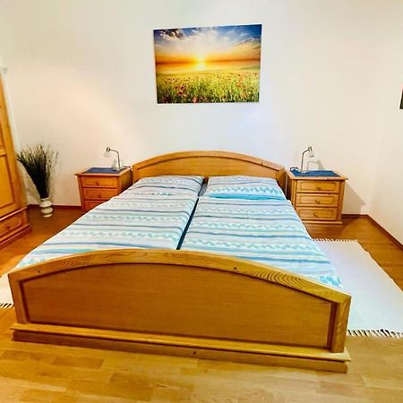 פורבאך אם ניוסידלרסי Ferienwohnung Rosenauer מראה חיצוני תמונה