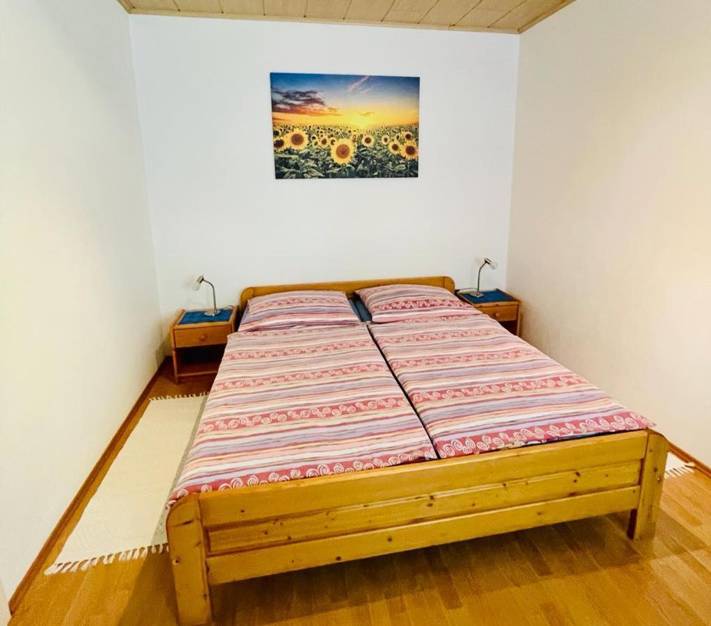 פורבאך אם ניוסידלרסי Ferienwohnung Rosenauer מראה חיצוני תמונה